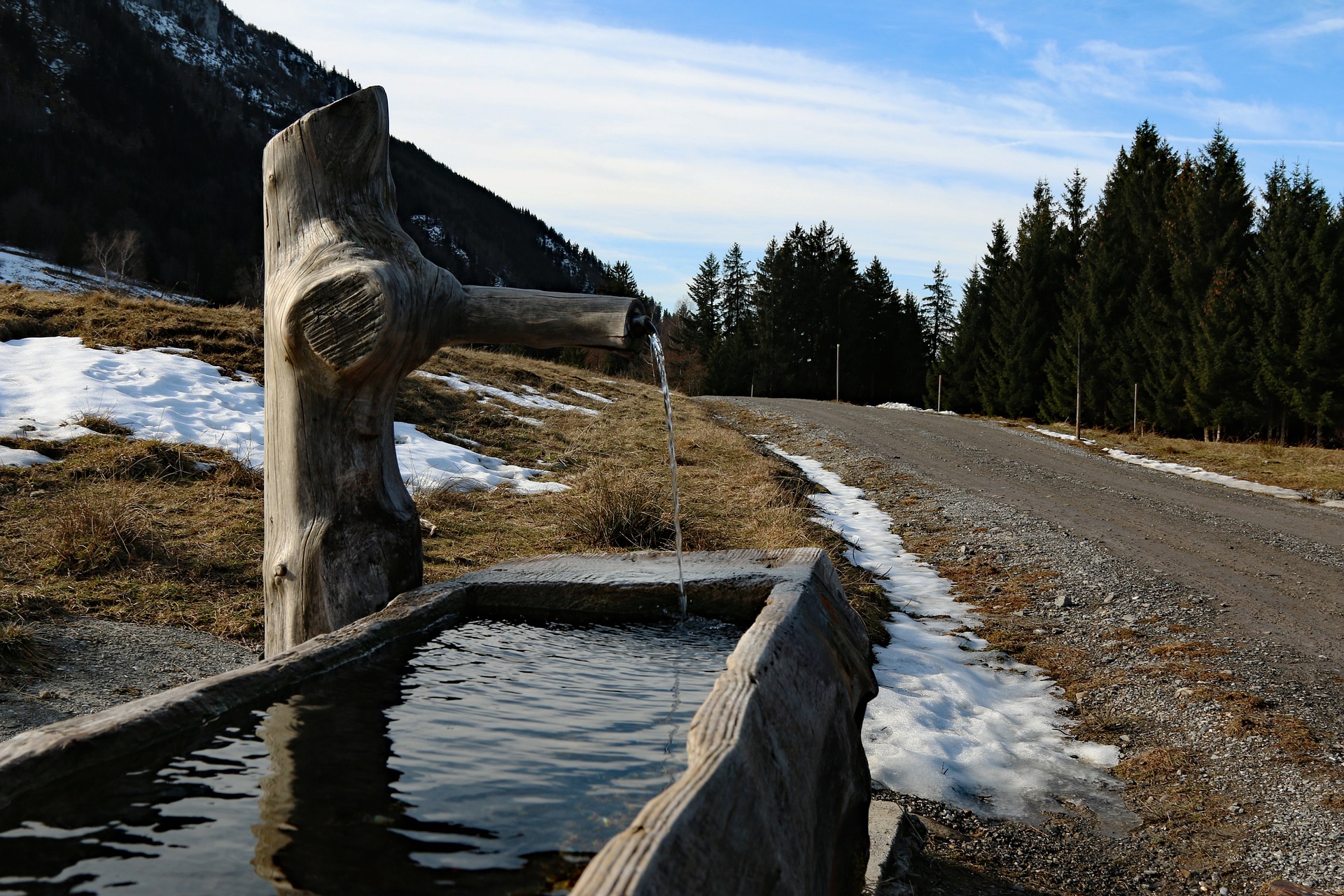 fountain-1219516_1920.jpg